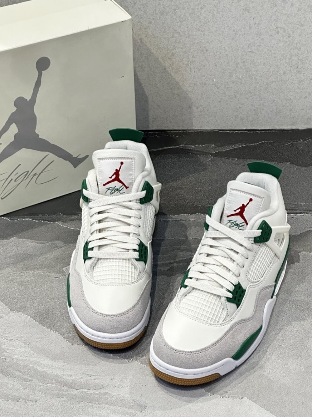 BRAND NEW Nike SB x Air Jordan 4 Retro SP “Pine Green” DR5415-103 Nike SB Heel -